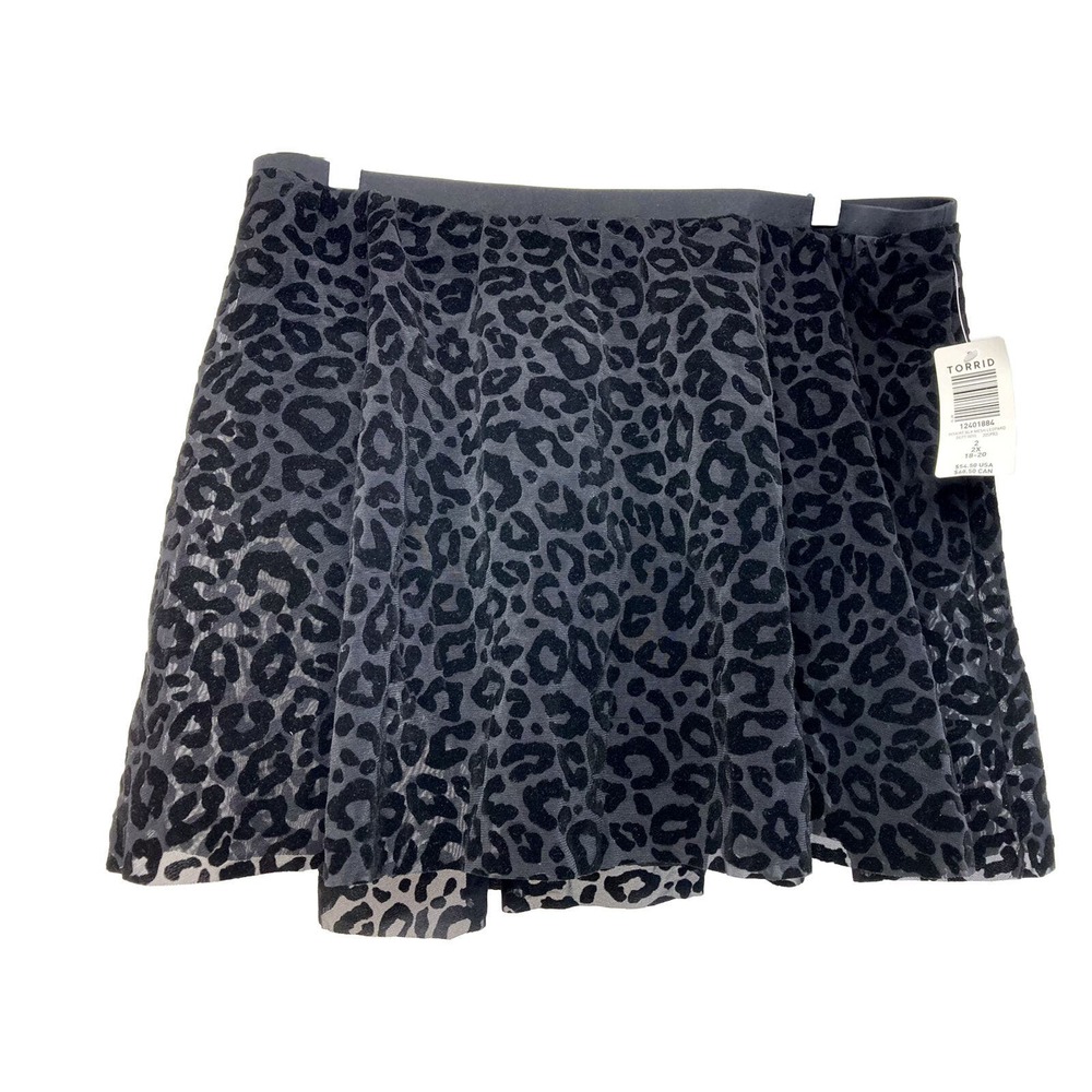 NEW Torrid Black Skirt with Velvet Accent Size 2X